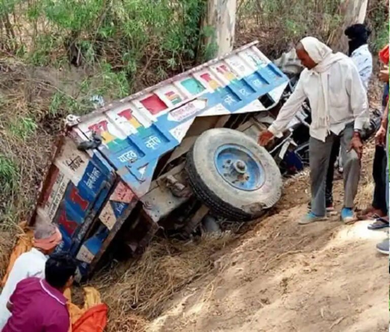 up accident news: बारात से वापिस आ रही ट्राली पलटी, दो बच्चो की हुई मौत, 11 लोग घायल