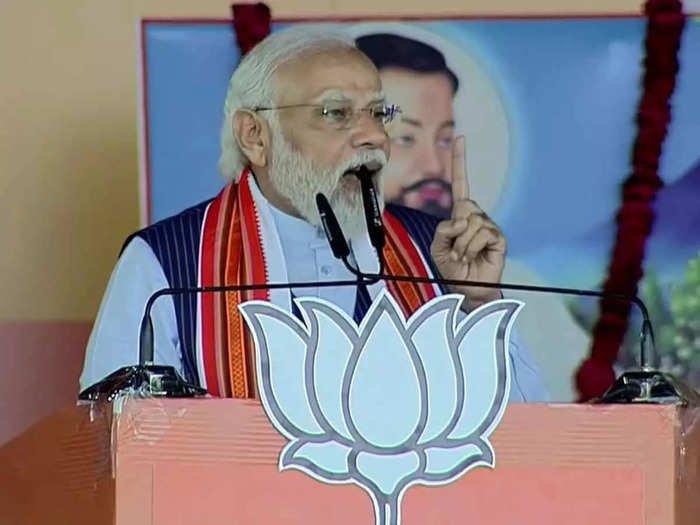 up election 2022: अपने संसदीय क्षेत्र वाराणसी पहुंचे पीएम मोदी ने कहा : उत्तर प्रदेश ने दशकों से ऐसा चुनाव नहीं देखा होगा