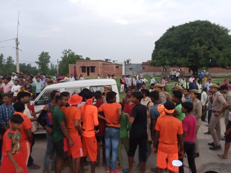 बरेली में कांवड़ियों पर गंदा पानी फेंकने, डीजे बजाने पर विवाद के बाद छह लोग हिरासत में