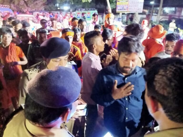 बरेली में कांवड़ियों पर पथराव के बाद जमकर हुआ हंगामा