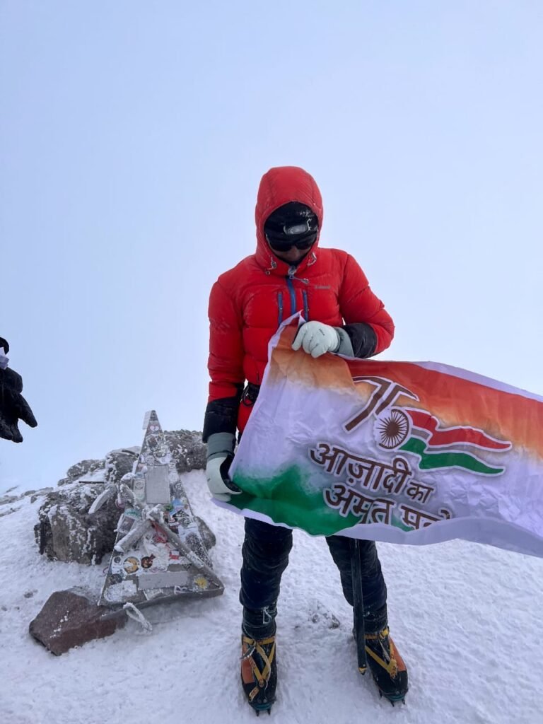 छत्तीसगढ़ की बेटी अंकिता ने 15 अगस्त पर यूरोप के सबसे ऊंची चोटी माउंट एलब्रुस पर फहराया तिरंगा