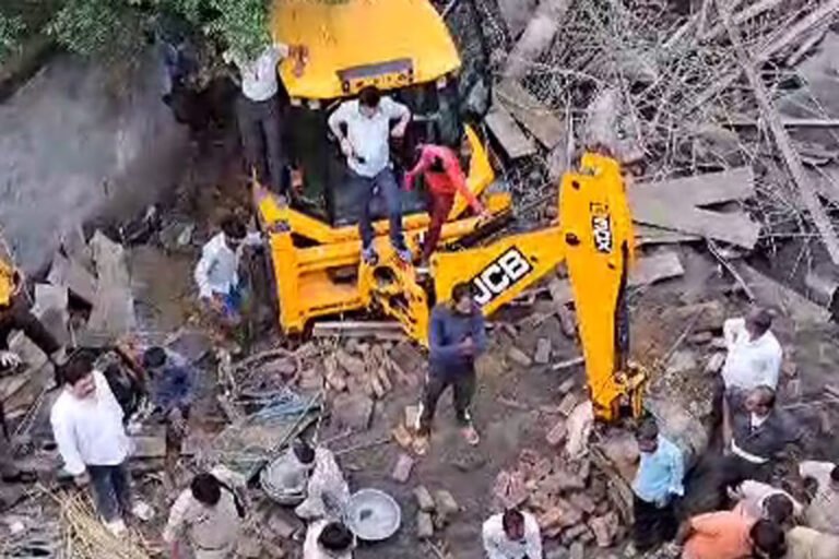 यूपी में हादसा: बुलंदशहर में बरामदे की छत गिरने से नौ लोग घायल