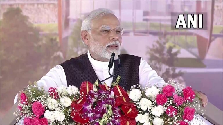 प्रधानमंत्री मोदी ने वाराणसी में अंतरराष्ट्रीय क्रिकेट स्टेडियम की आधारशिला रखी