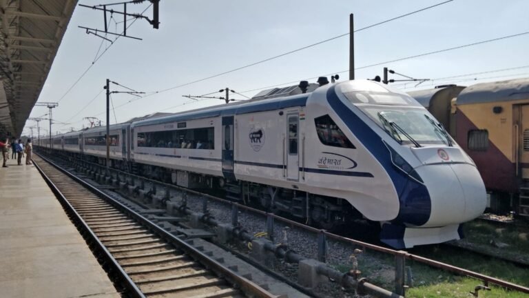 मेरठ में वंदे भारत ट्रेन की चपेट में आईं मां और दो बेटियां, तीनों की मौत