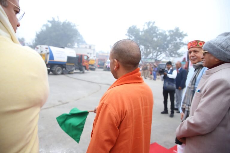 मुख्यमंत्री योगी ने अयोध्या में 50 इलेक्ट्रिक बस, डिजिटल टूरिस्ट ऐप की शुरुआत की