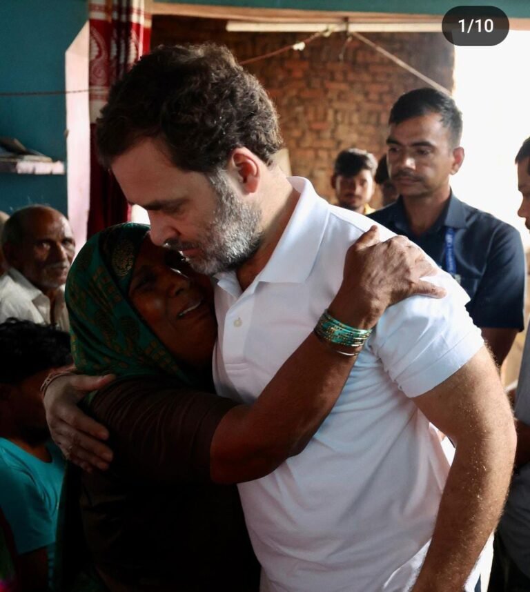 हाथरस पहुंचे राहुल गांधी, भगदड़ में जान गंवाने वाले लोगों के परिजन से की मुलाकात