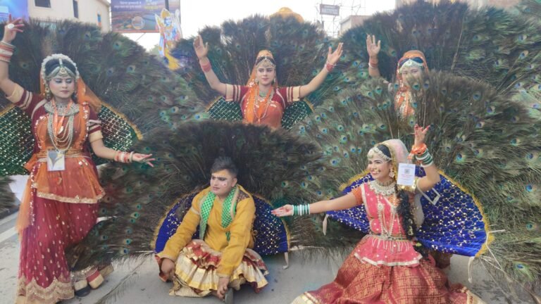 अयोध्या में दीपोत्सव कार्यक्रम; रामायण के प्रसंगों को दर्शाती झांकियों ने बिखेरी छटा