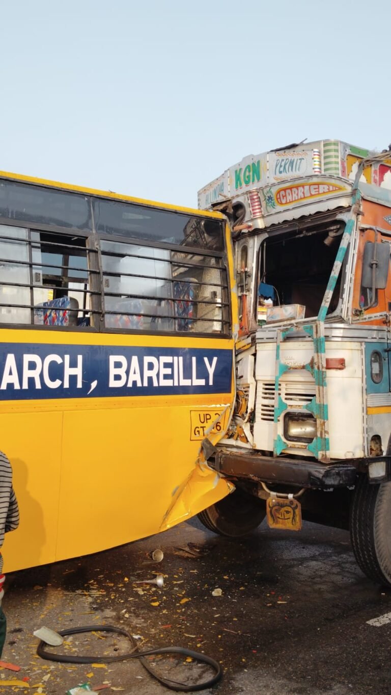 यूपी में हादसा: बरेली में घने कोहरे के कारण सात वाहन आपस में टकराए, 26 लोग जख्मी