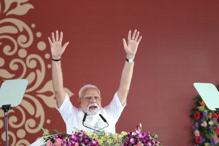अब हम उन वस्तुओं को खरीदेंगे, जिसे बनाने में किसी न किसी भारतीय का पसीना बहा है: मोदी