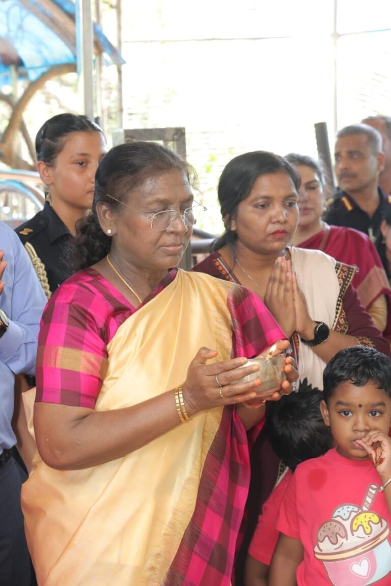 मथुरा पहुंची राष्ट्रपति मुर्मू, बांके बिहारी मंदिर में किए दर्शन