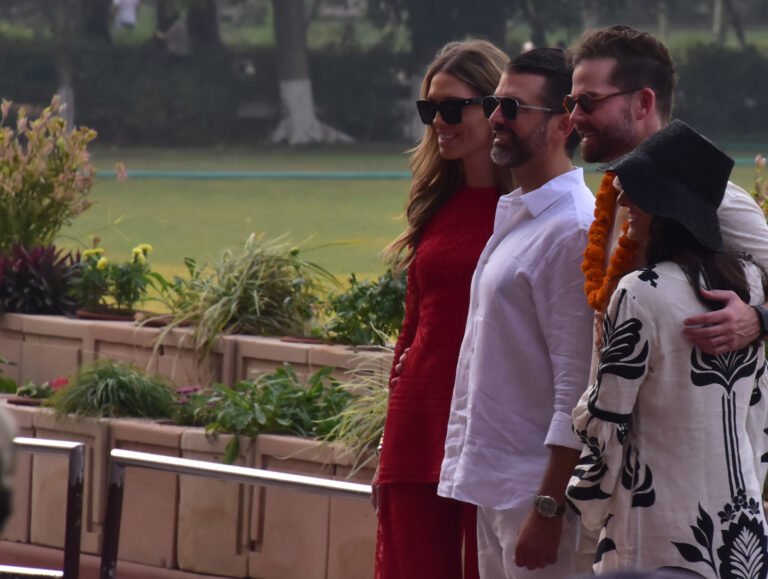 अमेरिका के राष्ट्रपति डोनाल्ड ट्रंप के बेटे ने किया ताजमहल का दीदार